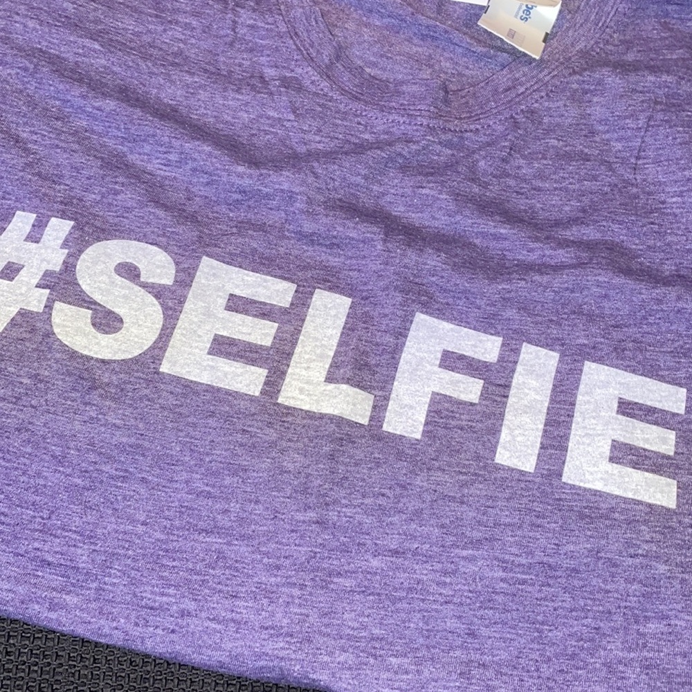 Selfie tshirt. Size xl. NWT.